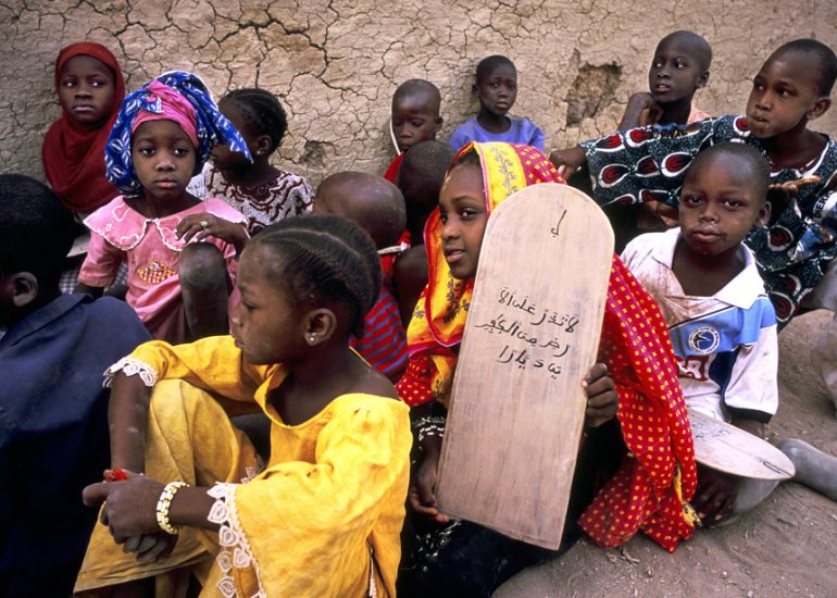 DJENNE_Au détour d'une ruelle_une école Coranique_2007