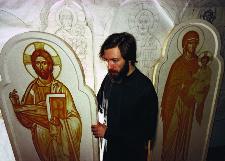 Moscou_Saint Nicolas_Fabriqation de l'Iconostase_Pere Nicolas Tchernishov_1992