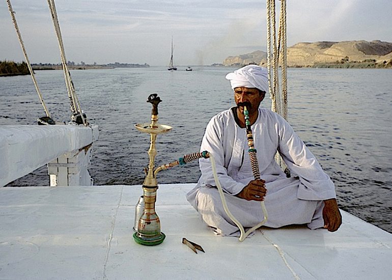 Egypte.Ballade en Felouque_ Narguilé sur le Nil_2002