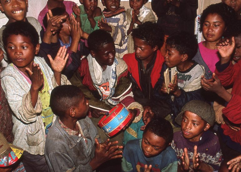 Madagascar_Enfants des rues_Antsirabe_1999