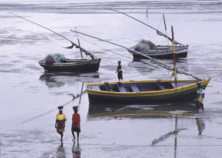 Mozambique-Village de pécheurs à la sortie de Maputo