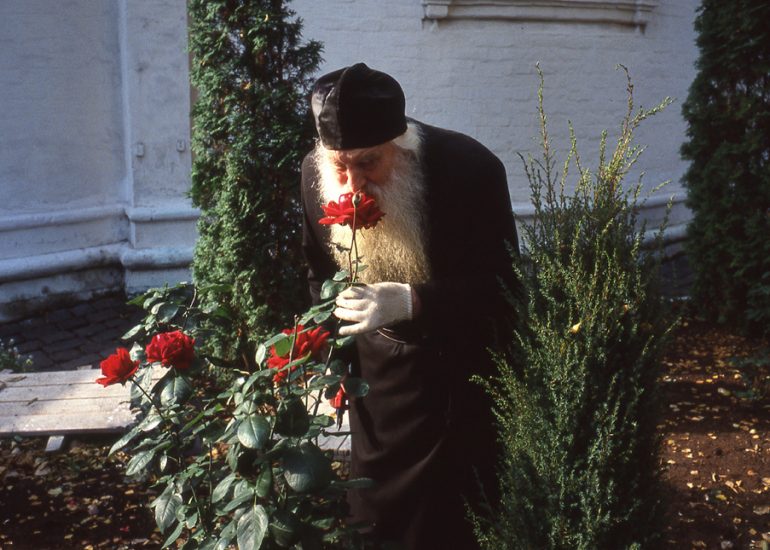 Russie-Moscou-Moine jardinier-Monastère de Stretinka