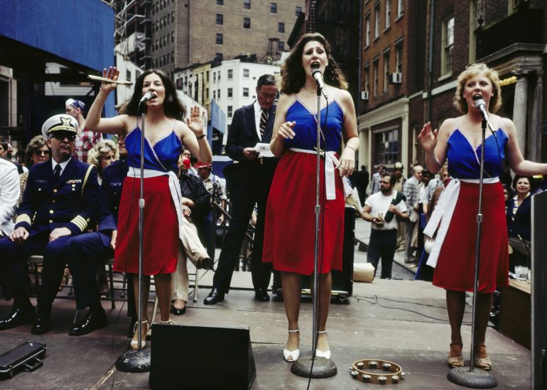 Etats-Unis_New York_Flag Day_Wall Street_1982