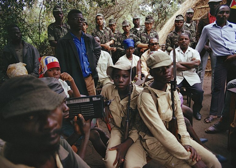 Mozambique_Nord_Nampula_rencontre entre le Frelimo et l'armée Portugaise_1974