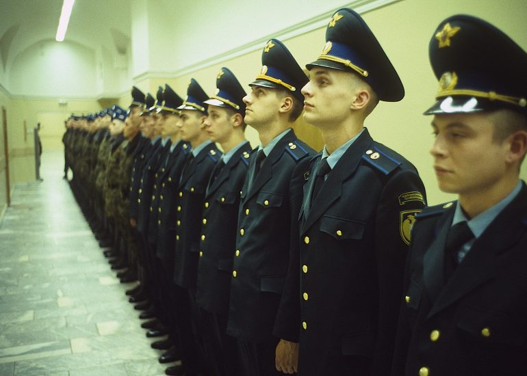 Olivier_Martel_Moscou_Kremlin_Repetition au garde a vouys dans les couloirs des dortoirs