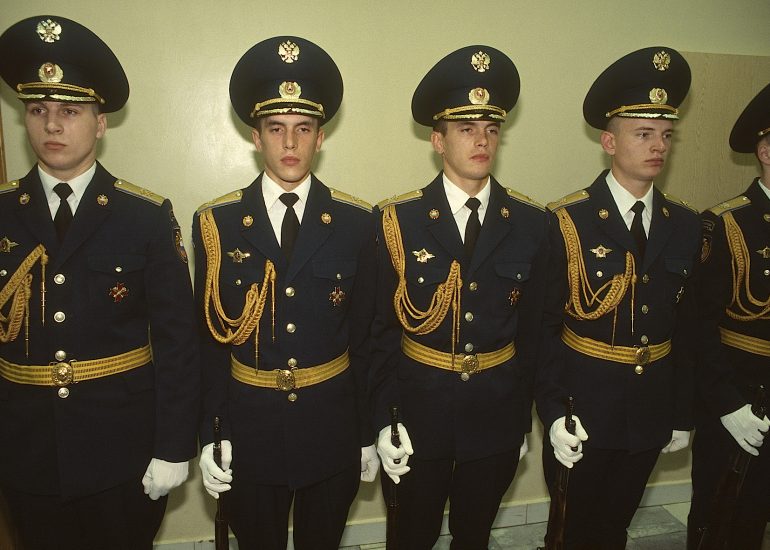 Olivier_Martel_Moscou_Kremlin_Repetition au garde a vouys dans les couloirs des dortoirs