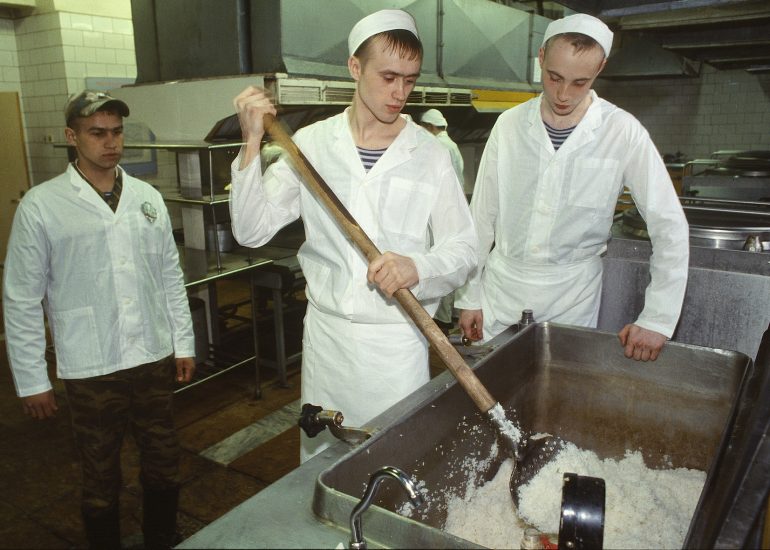 Olivier_Martel_MOSCOU_le regiment du Kremlin_Cuisines de la cantine