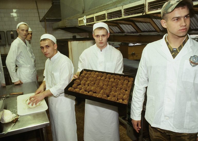 Olivier_Martel_MOSCOU_le regiment du Kremlin_Cuisines de la cantine