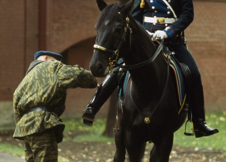 Olivier_Martel_Moscou_Regiment du Kremlin_preparation de la cavalerie dans les jardins du kremlin