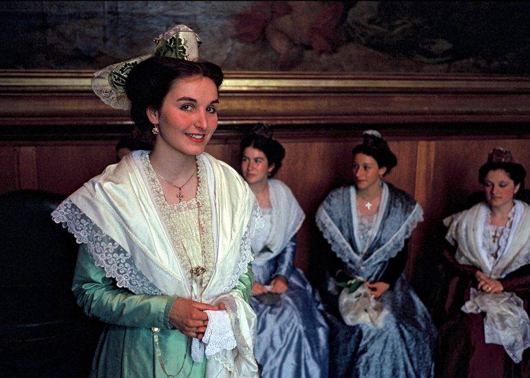 Olivier Martel - Provence - Election of the 16th queen of Arles, the appropriately named Sabine Mistral.