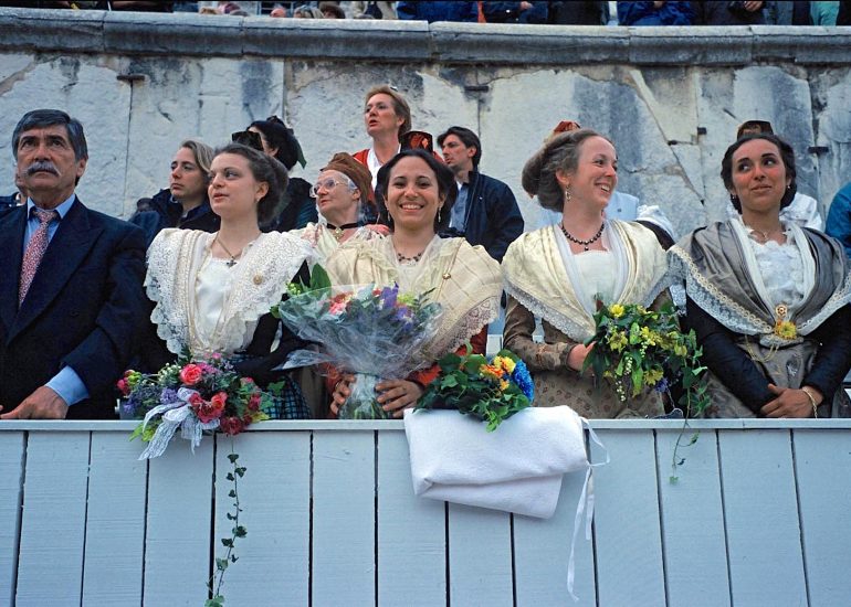 Olivier Martel - Provence: Le pays d'Arles - Arlésiennes