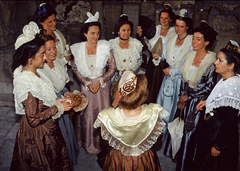 Olivier Martel - Provence - Camargue -Le pays d'Arles - Arlésienne