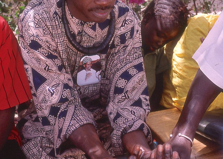 Senegal_Dakar_Institut de Leprologie_Education sanitaire_exercices pour prevenir les raideurs articulaires