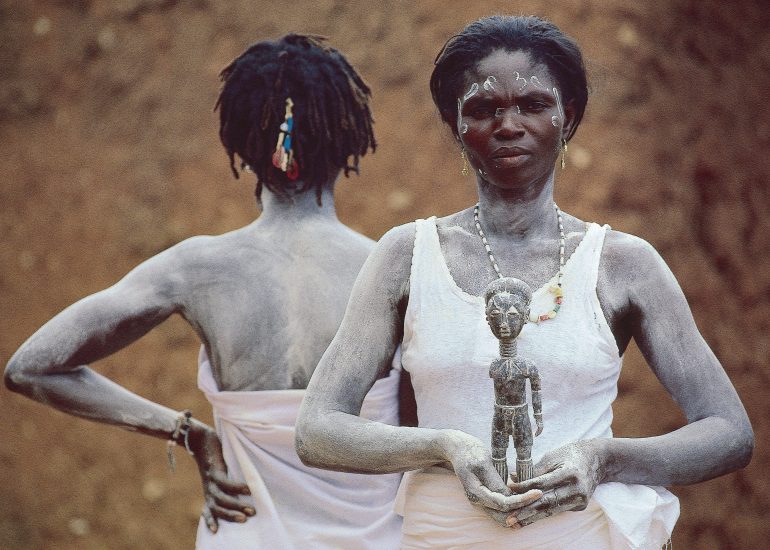 Côte d'Ivoire_Pays Agni_village de Tenguelan_frontiere Ghana_feticheuses_1996
