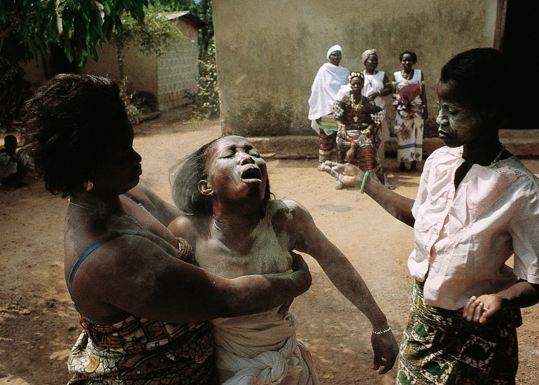 Côte d'Ivoire_Pays Agni Morofoue_ Feticheuses_komian en transe