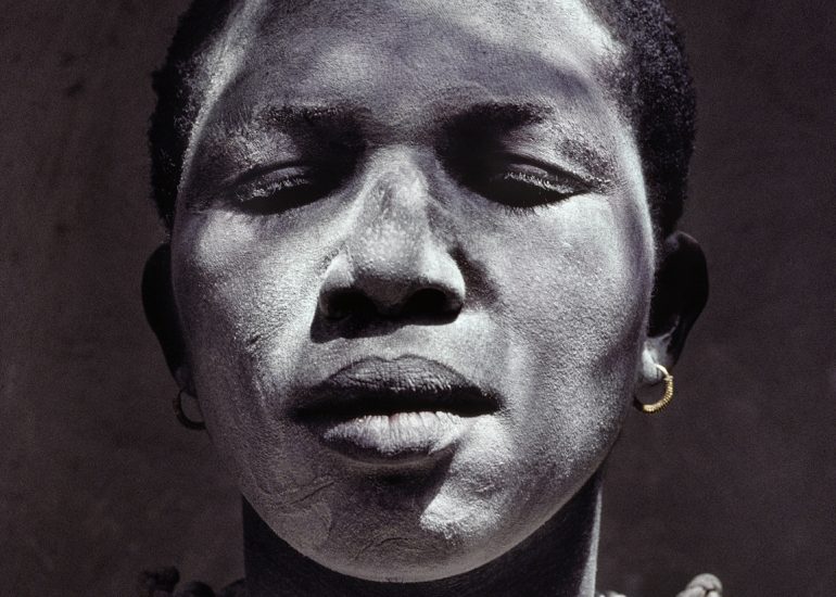 Côte d'Ivoire_Pays Agni_village de Tenguelan_frontiere Ghana_feticheuses_1996