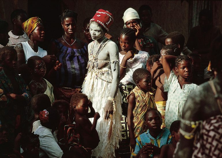 Côte d'Ivoire_Pays Agni_village de Tenguelan_frontiere Ghana_feticheuses_1996