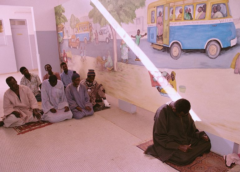 L'Ordre de Malte_Senegal_Dakar_Institut de Leprologie_La priere de 17h l'Imam qui conduit la priere suit regulierement des soins