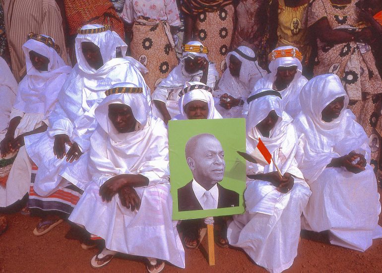 Côte d'Ivoire_Katiola_Fete de l'Independance_Dans l attente du President Houphouet Boigny_1979