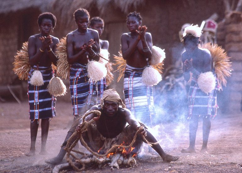 Côte d'Ivoire_Pays Senoufo_village N'Daka aux alentours de Boundiali_Danse N'Goron_danseur le Kaparia