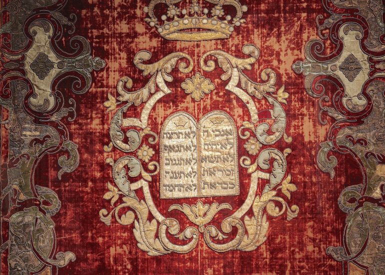 Musee d'Art et d'Histoire du Judaïsme_Rideau d'arche sainte (Parokhet) Italie fin du XVIII°siecle