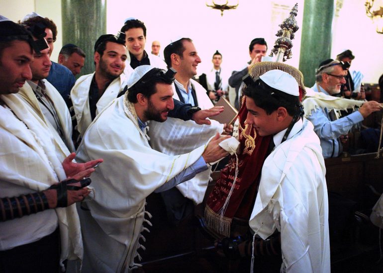 Mise des Téphilines à Samuel Bettach, dans la Synagogue rue Buffault