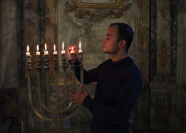 Synagogue de Carpentras_Menorah, plus ancienne de la synagogue_17ème siecle