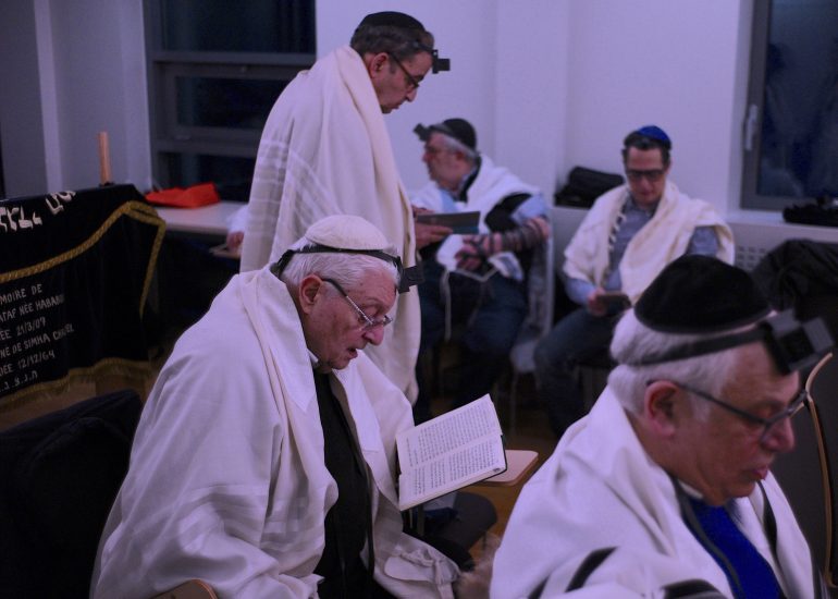 Paris_rue Michel-Ange_salle de prières_avant le depart pour Troyes