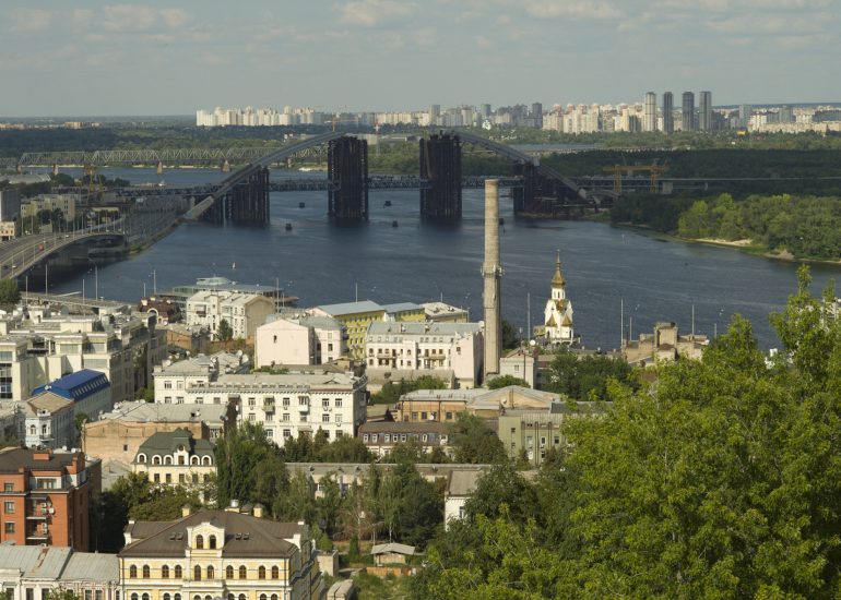 Kiev_vue sur la ville et le fleuve Dnipro