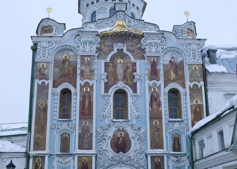 Ukraine-Kiev-L'entrée principale dans la Lavra-Le Saint portail avec l'Eglise de la Trinité